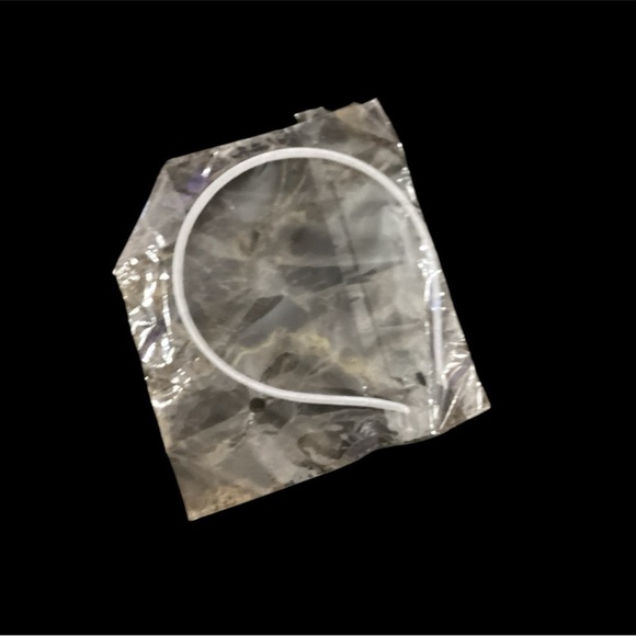 NWT BRIDAL TOTE WITH WEDDING ACCESSORIES.  THE PERFECT GIFT PACKAGE - Picture 9 of 11